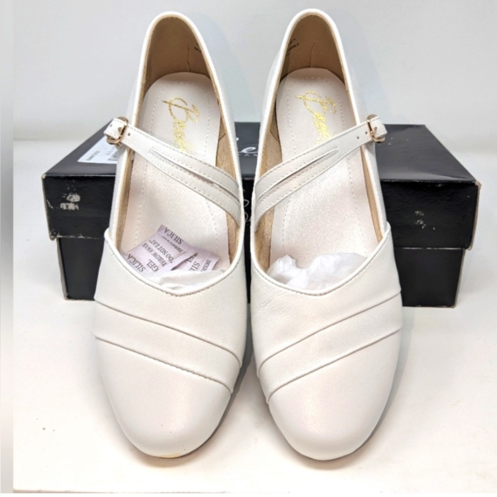 Beacon Leather Womens Mary Jane Heel Shoes  48704 White Size 7.5/ 8 NEW IN BOX